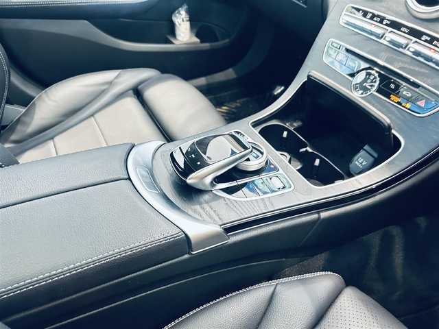 メルセデス・ベンツ Ｃ２２０ｄ ワゴン ローレウスエディション 大阪府 2018(平30)年 3.5万km オブシディアンブラック レーダーセーフティ/サンルーフ/黒革/メモリ付きパワーシート/シートヒーター/純正ナビ/TV/バックカメラ/ACC/純正18インチAW/LEDヘッドライト/ブラインドスポット/電動リアゲート