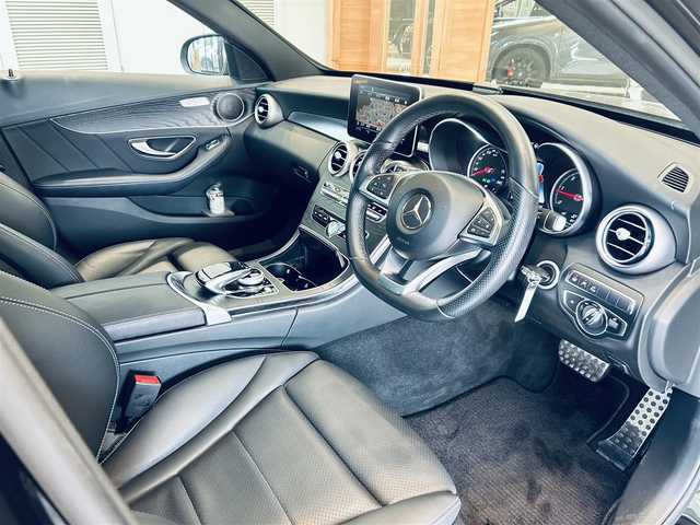 メルセデス・ベンツ Ｃ２２０ｄ ワゴン ローレウスエディション 大阪府 2018(平30)年 3.5万km オブシディアンブラック レーダーセーフティ/サンルーフ/黒革/メモリ付きパワーシート/シートヒーター/純正ナビ/TV/バックカメラ/ACC/純正18インチAW/LEDヘッドライト/ブラインドスポット/電動リアゲート