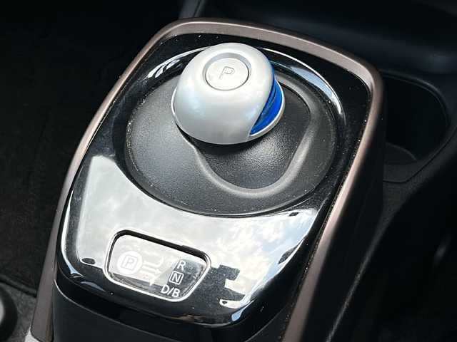 日産 ノート e－パワー メダリスト FOUR 福島県 2019(平31)年 5.9万km ブリリアントホワイトパール 純正ナビ　フルセグＴＶ　ＢＴ　全方位Ｃ　純正ミラー型ドラレコ　パートタイム４ＷＤ　ＥＴＣ　追従型クルコン　ハーフレザーシート　エマージェンシーブレーキ　取説　プッシュスタート　スマートキー　ステリモ　後方ドラレコ（Driveman）
