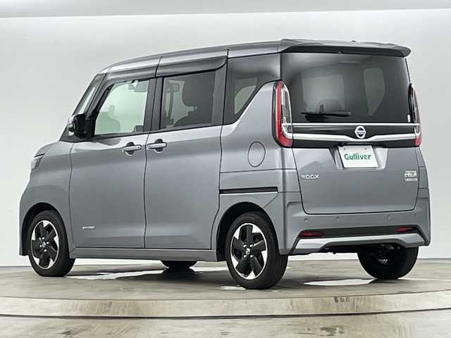 日産 ルークス HWS X プロパイロットED 愛知県 2022(令4)年 1.4万km チタニウムグレーメタリック 純正9インチナビ（AM/FM/フルセグ/BT/CD/DVD）/両側パワースライドドア/プロパイロット/純正アルミホイール/アダプティブLEDヘッドライト/社外後席モニター（HDMI接続）/エマージェンシーブレーキ/車線逸脱警報システム/車線逸脱防止支援/先行者発進お知らせ/速度標識表示/道路標識表示/ソナー/ふらつき警報/AUTOHOLD/オートライト/スマートキー/プッシュスタート/電格ミラー/前後コーナーセンサー/ビルトインETC/フロントフォグ/ドアバイザー/ドアバイザー