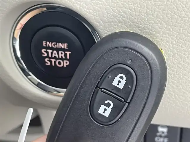 スズキ ラパン ＬＣ X 群馬県 2025(令7)年 0.1千km フォーンベージュメタリック/アーバンブラウン 2トーン 届出済未使用車　純正ディスプレイオーディオ　バックカメラ　シートヒーター　衝突被害軽減ブレーキ　レーンアシスト　オートハイビーム　ＬＥＤヘッドライト　ハーフレザーシート　スマートキー　禁煙車