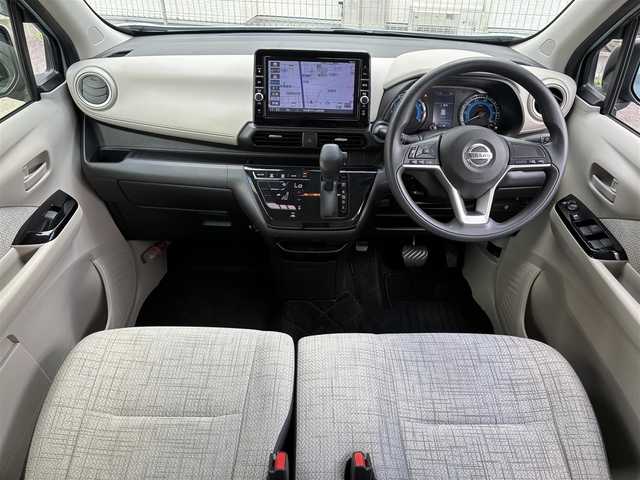 日産 デイズ X 愛知県 2020(令2)年 5.5万km ソーダブルーM /禁煙車//純正メモリーナビ(MM319D-L)//フルセグTV//インテリジェントアラウンドビューモニター//バック・サイド・フロントカメラ//ETC//ディスプレイ付きルームミラー//インテリジェントエマージェンシーブレーキ//レーンディパーチャーウォーニング//踏み間違い防止アシスト//車線逸脱防止//ふらつき警報//衝突予測警報//標識検知機能//先行車発進お知らせ//フロント&バックソナー//ハロゲンヘッドライト//オートライト//ヒルスタートアシスト//純正フロアマット//純正ドアバイザー//プッシュスタート//電動格納ミラーウィンカー//横滑り防止装置//新車保証書/取扱説明書//スペアキー