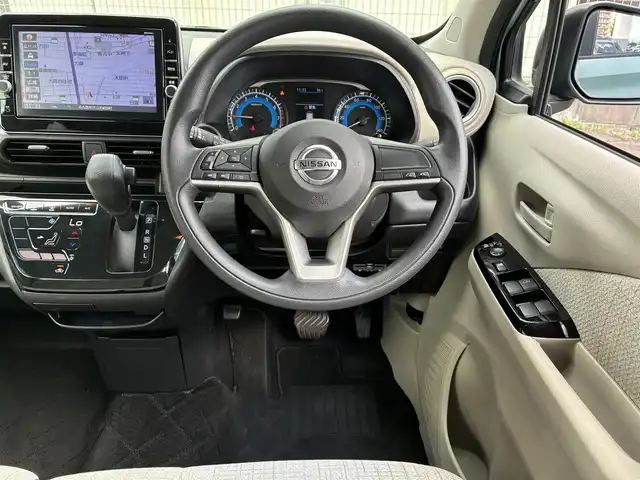 日産 デイズ X 愛知県 2020(令2)年 5.5万km ソーダブルーM /禁煙車//純正メモリーナビ(MM319D-L)//フルセグTV//インテリジェントアラウンドビューモニター//バック・サイド・フロントカメラ//ETC//ディスプレイ付きルームミラー//インテリジェントエマージェンシーブレーキ//レーンディパーチャーウォーニング//踏み間違い防止アシスト//車線逸脱防止//ふらつき警報//衝突予測警報//標識検知機能//先行車発進お知らせ//フロント&バックソナー//ハロゲンヘッドライト//オートライト//ヒルスタートアシスト//純正フロアマット//純正ドアバイザー//プッシュスタート//電動格納ミラーウィンカー//横滑り防止装置//新車保証書/取扱説明書//スペアキー