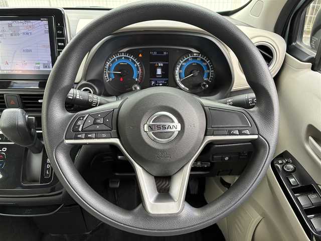 日産 デイズ X 愛知県 2020(令2)年 5.5万km ソーダブルーM /禁煙車//純正メモリーナビ(MM319D-L)//フルセグTV//インテリジェントアラウンドビューモニター//バック・サイド・フロントカメラ//ETC//ディスプレイ付きルームミラー//インテリジェントエマージェンシーブレーキ//レーンディパーチャーウォーニング//踏み間違い防止アシスト//車線逸脱防止//ふらつき警報//衝突予測警報//標識検知機能//先行車発進お知らせ//フロント&バックソナー//ハロゲンヘッドライト//オートライト//ヒルスタートアシスト//純正フロアマット//純正ドアバイザー//プッシュスタート//電動格納ミラーウィンカー//横滑り防止装置//新車保証書/取扱説明書//スペアキー