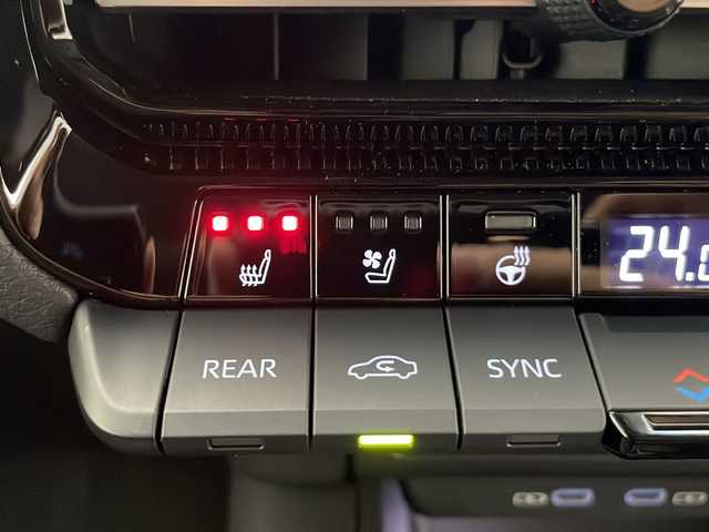 トヨタ ランドクルーザー ２５０ VX 長野県 2024(令6)年 1.1万km プラチナホワイトパールマイカ ワンオーナー/禁煙車/純正12.3インチナビ/（AM／FM／Bluetooth／フルセグTV／USB／HDMI）/全方位カメラ/寒冷地仕様/・リヤフォグランプ/・ミリ波ヒーター/・ヘッドライトウォッシャー/・リヤヒーターダクト/デジタルインナーミラー/ムーンルーフ/トヨタセーフティセンス/・プリクラッシュセーフティ/・レーンディパーチャーアラート/・レーダークルーズコントロール/・オートマチックハイビーム/・ロードサインアシスト/・緊急時操舵支援/クリアランスソナー/ブラインドスポットモニター/ETC2.0/レザーシート/シートヒーター/シートベンチレーション/ステアリングヒーター/パワーシート/パワーバックドア/ルーフレール/純正18インチアルミホイール/スマートキー/スペアキー有/プッシュスタート/純正フロアマット/LEDヘッドライト/フロントフォグランプ/横滑り防止装置/センターデフロック