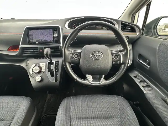 トヨタ シエンタ G 千葉県 2017(平29)年 5万km ホワイトパールクリスタルシャイン 社外SDナビ/(フルセグTV Bluetooth CD DVD)/バックカメラ/衝突被害軽減システム/クルーズコントロール/両側パワースライドドア/横滑り防止装置/ETC/アイドリングストップ/LEDヘッドライト/フォグランプ/オートライト/ウィンカーミラー/電動格納ミラー/社外15インチAW/シートヒーター/シートリフター/プッシュスタート/スマートキー/フロアマット