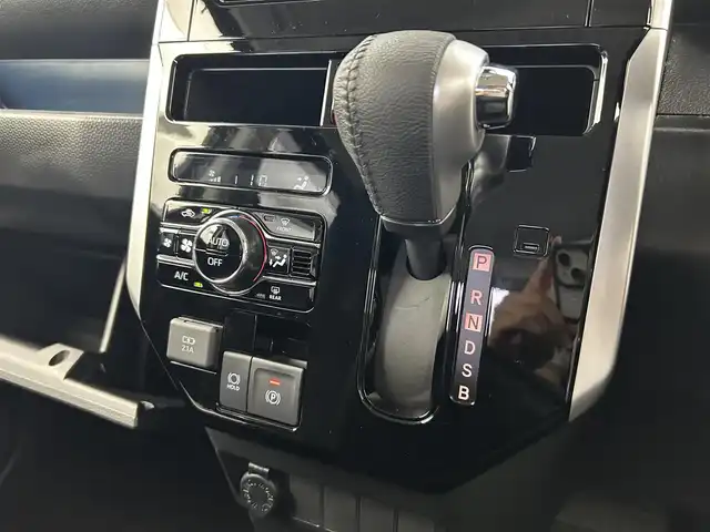 トヨタ ルーミー カスタムG 千葉県 2020(令2)年 2.2万km プラムブラウンパールクリスタルシャイン スマートアシスト/・衝突回避支援ブレーキ機能/・衝突警報機能/・車線逸脱警報機能/・ふらつき警報/・ブレーキ制御付誤発進抑制機能/・先行車発進お知らせ機能/・アダプティブドライビングビーム/・アダプティブクルーズコントロール/・サイドビューランプ/・コーナーセンサー/・路側逸脱警報/・標識認識機能/純正7インチメモリーナビ/・フルセグTV/・Bluetoothオーディオ接続/・CD/DVD再生機能/・全方位カメラ/両側パワースライドドア/LEDヘッドライト/スマートキー/前後コーナーセンサー