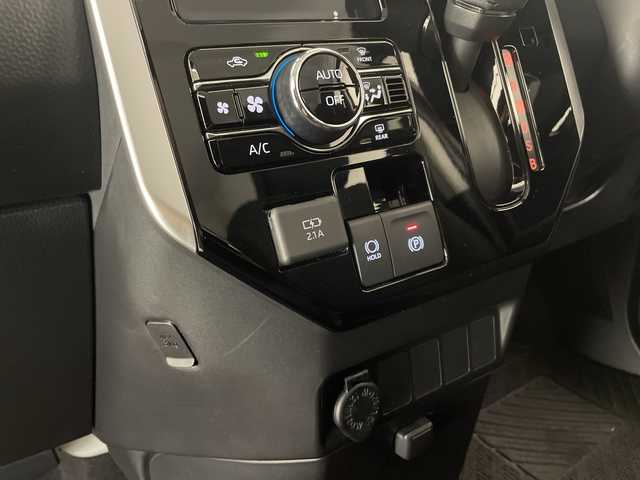 トヨタ ルーミー カスタムG 宮崎県 2020(令2)年 2.2万km プラムブラウンパールクリスタルシャイン 禁煙車/トヨタセーフティセンス/純正ナビTV/（NSCN-W68/CD/Bluetooth/FMAM/ワンセグTV)/純正ドライブレコーダー/純正LEDオートライト/純正LEDフォグ/純正14インチアルミ/純正フロアマット/両側電動スライドドア/アダプティブクルーズコントロール/プリクラッシュセーフティ/オートマチックハイビーム/レーンディパーチャーアラート/クリアランスソナー/電子パーキング/オートホールド/オートエアコン/本革巻ハンドル/スマートキー/プッシュエンジンスタート/スペアキー/新車時保証書/取扱い説明書