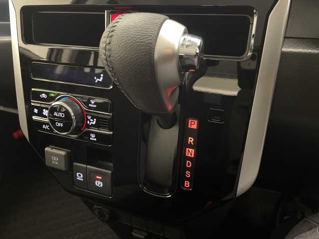 トヨタ ルーミー カスタムG 宮崎県 2020(令2)年 2.2万km プラムブラウンパールクリスタルシャイン 禁煙車/トヨタセーフティセンス/純正ナビTV/（NSCN-W68/CD/Bluetooth/FMAM/ワンセグTV)/純正ドライブレコーダー/純正LEDオートライト/純正LEDフォグ/純正14インチアルミ/純正フロアマット/両側電動スライドドア/アダプティブクルーズコントロール/プリクラッシュセーフティ/オートマチックハイビーム/レーンディパーチャーアラート/クリアランスソナー/電子パーキング/オートホールド/オートエアコン/本革巻ハンドル/スマートキー/プッシュエンジンスタート/スペアキー/新車時保証書/取扱い説明書