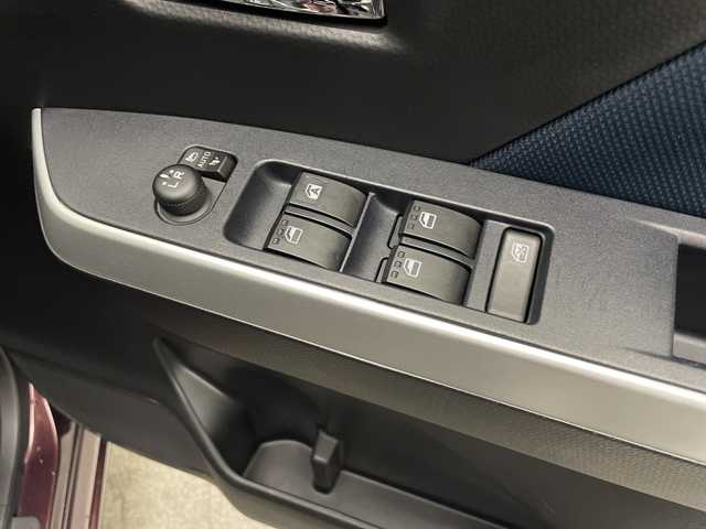 トヨタ ルーミー カスタムG 宮崎県 2020(令2)年 2.2万km プラムブラウンパールクリスタルシャイン 禁煙車/トヨタセーフティセンス/純正ナビTV/（NSCN-W68/CD/Bluetooth/FMAM/ワンセグTV)/純正ドライブレコーダー/純正LEDオートライト/純正LEDフォグ/純正14インチアルミ/純正フロアマット/両側電動スライドドア/アダプティブクルーズコントロール/プリクラッシュセーフティ/オートマチックハイビーム/レーンディパーチャーアラート/クリアランスソナー/電子パーキング/オートホールド/オートエアコン/本革巻ハンドル/スマートキー/プッシュエンジンスタート/スペアキー/新車時保証書/取扱い説明書