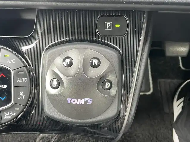 トヨタ エスクァイア ハイブリッド Gi プレミアムパッケージ ブラックテーラード 千葉県 2019(令1)年 5万km スパークリングブラックパールクリスタルシャイン 衝突軽減ブレーキ/両側パワースライドドア/純正１０インチＳＤナビ/フルセグＴＶ/バックカメラ/ＴＯＭ＇Ｓシフトポジションスイッチ/ＫＹＢローファースポーツ/ステアリングヒーター/ＥＴＣ２．０/LEDヘッドライト/フォグランプ