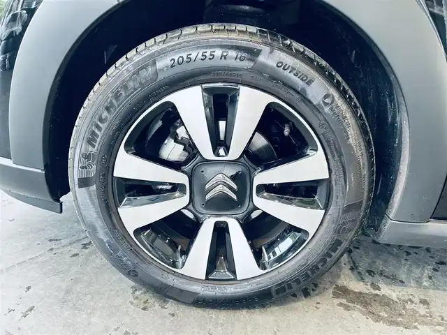 シトロエン シトロエン Ｃ３ エディション ノアール 大阪府 2024(令6)年 0.3万km 黒 バックカメラ/ハーフレザーシート/クルーズコントロール/スマートキー/プッシュスタート/ドライブレコーダー/オートライト/LEDヘッドライト/革巻きステアリング/ステアリングスイッチ/ISOFIX/アクティブセーフティブレーキ/レーンディパチャーウォーニング/疲労感知システム/インテリジェントハイビーム/ストップ＆スタート/パーキングセンサー/トラクションコントロール