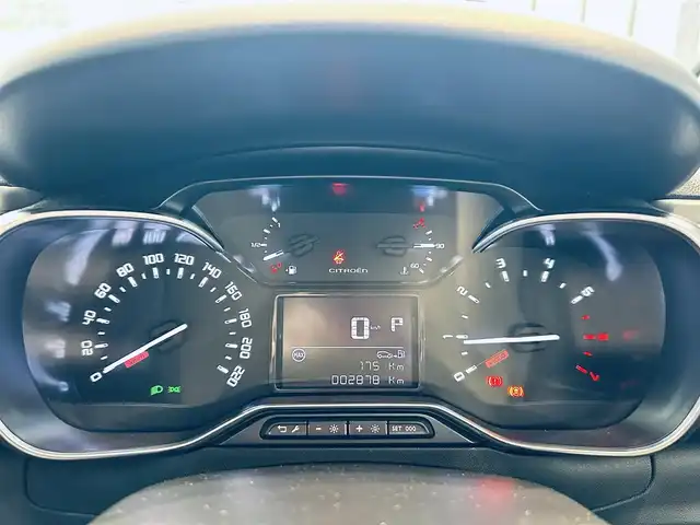シトロエン シトロエン Ｃ３ エディション ノアール 大阪府 2024(令6)年 0.3万km 黒 バックカメラ/ハーフレザーシート/クルーズコントロール/スマートキー/プッシュスタート/ドライブレコーダー/オートライト/LEDヘッドライト/革巻きステアリング/ステアリングスイッチ/ISOFIX/アクティブセーフティブレーキ/レーンディパチャーウォーニング/疲労感知システム/インテリジェントハイビーム/ストップ＆スタート/パーキングセンサー/トラクションコントロール