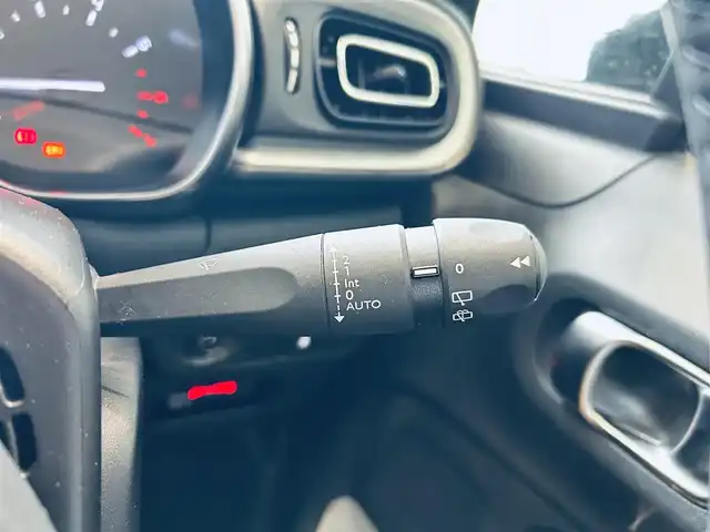 シトロエン シトロエン Ｃ３ エディション ノアール 大阪府 2024(令6)年 0.3万km 黒 バックカメラ/ハーフレザーシート/クルーズコントロール/スマートキー/プッシュスタート/ドライブレコーダー/オートライト/LEDヘッドライト/革巻きステアリング/ステアリングスイッチ/ISOFIX/アクティブセーフティブレーキ/レーンディパチャーウォーニング/疲労感知システム/インテリジェントハイビーム/ストップ＆スタート/パーキングセンサー/トラクションコントロール