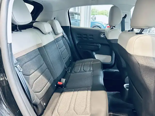 シトロエン シトロエン Ｃ３ エディション ノアール 大阪府 2024(令6)年 0.3万km 黒 バックカメラ/ハーフレザーシート/クルーズコントロール/スマートキー/プッシュスタート/ドライブレコーダー/オートライト/LEDヘッドライト/革巻きステアリング/ステアリングスイッチ/ISOFIX/アクティブセーフティブレーキ/レーンディパチャーウォーニング/疲労感知システム/インテリジェントハイビーム/ストップ＆スタート/パーキングセンサー/トラクションコントロール