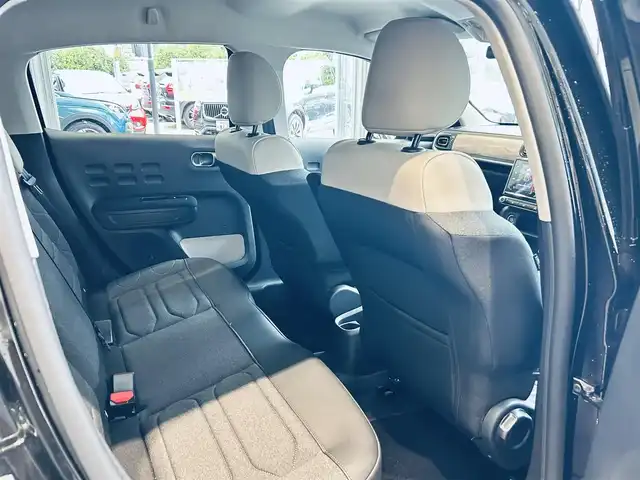 シトロエン シトロエン Ｃ３ エディション ノアール 大阪府 2024(令6)年 0.3万km 黒 バックカメラ/ハーフレザーシート/クルーズコントロール/スマートキー/プッシュスタート/ドライブレコーダー/オートライト/LEDヘッドライト/革巻きステアリング/ステアリングスイッチ/ISOFIX/アクティブセーフティブレーキ/レーンディパチャーウォーニング/疲労感知システム/インテリジェントハイビーム/ストップ＆スタート/パーキングセンサー/トラクションコントロール