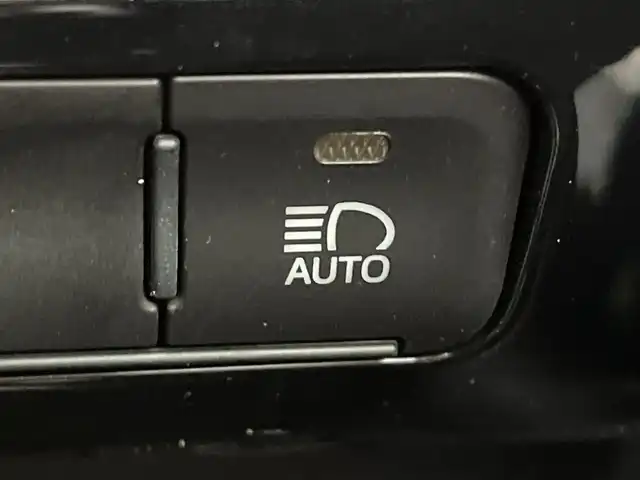 トヨタ プリウス S 三重県 2022(令4)年 4.8万km プラチナホワイトパールマイカ /禁煙車//純正ナビ/（BT、AUX、FM.AM）//全方位カメラ//Toyota Safety Sense/・プリクラッシュセーフティ/・レーントレーシングアシスト/・クリアランスソナー/・ロードサインアシスト//レーダークルーズコントロール//ビルトインETC//オートハイビーム//ステアリングスイッチ//トノカバー//スマートキー