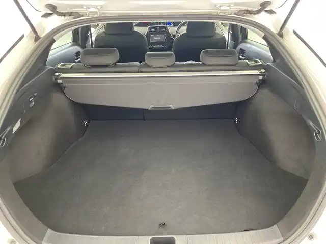トヨタ プリウス S 三重県 2022(令4)年 4.8万km プラチナホワイトパールマイカ /禁煙車//純正ナビ/（BT、AUX、FM.AM）//全方位カメラ//Toyota Safety Sense/・プリクラッシュセーフティ/・レーントレーシングアシスト/・クリアランスソナー/・ロードサインアシスト//レーダークルーズコントロール//ビルトインETC//オートハイビーム//ステアリングスイッチ//トノカバー//スマートキー