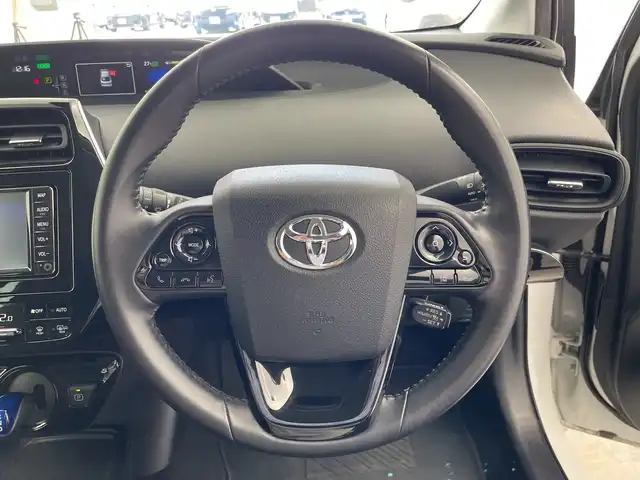 トヨタ プリウス S 三重県 2022(令4)年 4.8万km プラチナホワイトパールマイカ /禁煙車//純正ナビ/（BT、AUX、FM.AM）//全方位カメラ//Toyota Safety Sense/・プリクラッシュセーフティ/・レーントレーシングアシスト/・クリアランスソナー/・ロードサインアシスト//レーダークルーズコントロール//ビルトインETC//オートハイビーム//ステアリングスイッチ//トノカバー//スマートキー