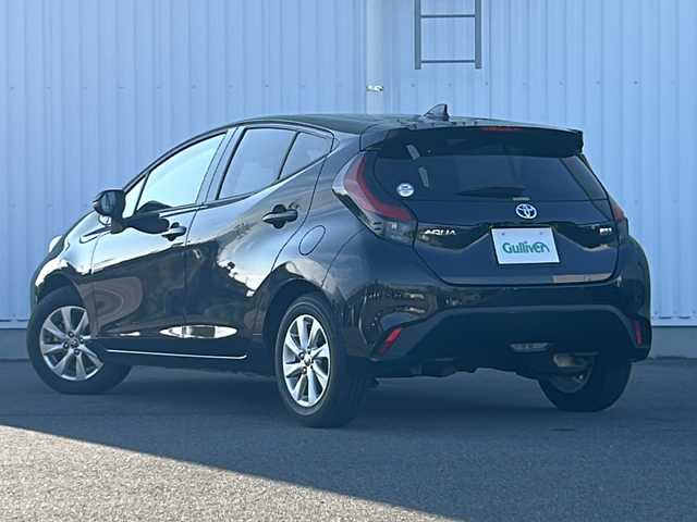 トヨタ アクア Z 愛媛県 2022(令4)年 2.8万km ブラックマイカ 純正オーディオディスプレイナビ/Bluetooth/USB/Android Auto/ETC/バックカメラ/クルーズコントロール追従有/アイドリングストップ/純正フロアマット/純正15インチAW/コーナーセンサー前後/オートライト/オートLEDヘッドライト/レーンキープアシスト/フォグランプ/記録簿