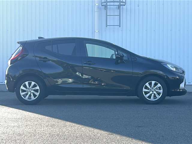 トヨタ アクア Z 愛媛県 2022(令4)年 2.8万km ブラックマイカ 純正オーディオディスプレイナビ/Bluetooth/USB/Android Auto/ETC/バックカメラ/クルーズコントロール追従有/アイドリングストップ/純正フロアマット/純正15インチAW/コーナーセンサー前後/オートライト/オートLEDヘッドライト/レーンキープアシスト/フォグランプ/記録簿