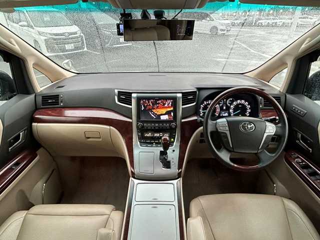 トヨタ アルファード 350G Lパッケージ 和歌山県 2011(平23)年 10.3万km ホワイトパールクリスタルシャイン 純正8インチナビ/フルセグTV/CD/DVD/バックカメラ/ビルトインETC/前後ドライブレコーダー/純正フリップダウンモニター/サンルーフ/両側パワースライドドア/電動リアゲート/クルーズコントロール/クリアランスソナー/革本木目ステアリング/ステアリングスイッチ/レザーシート/全席パワーシート/シートメモリー/運転席シートヒーター/オットマン/クールボックス/HIDヘッドライト/フォグランプ/オートライト/オートワイパー/電動格納ミラー/純正17インチAW/プッシュスタート/スマートキー/スペアキー/取扱説明書