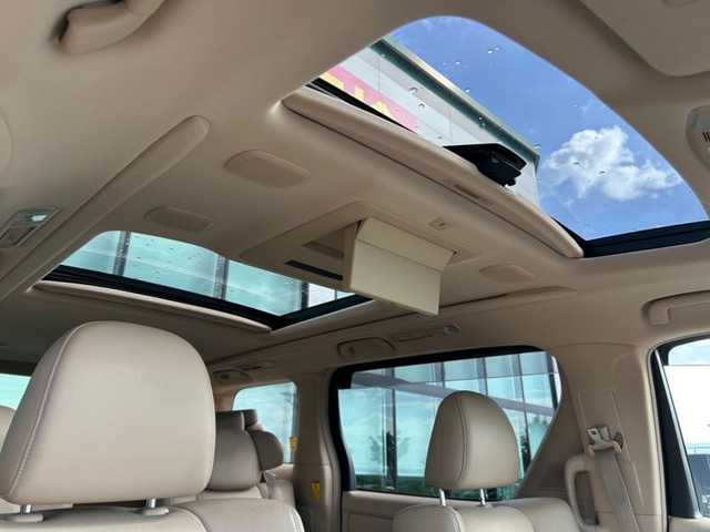 トヨタ アルファード 350G Lパッケージ 和歌山県 2011(平23)年 10.3万km ホワイトパールクリスタルシャイン 純正8インチナビ/フルセグTV/CD/DVD/バックカメラ/ビルトインETC/前後ドライブレコーダー/純正フリップダウンモニター/サンルーフ/両側パワースライドドア/電動リアゲート/クルーズコントロール/クリアランスソナー/革本木目ステアリング/ステアリングスイッチ/レザーシート/全席パワーシート/シートメモリー/運転席シートヒーター/オットマン/クールボックス/HIDヘッドライト/フォグランプ/オートライト/オートワイパー/電動格納ミラー/純正17インチAW/プッシュスタート/スマートキー/スペアキー/取扱説明書