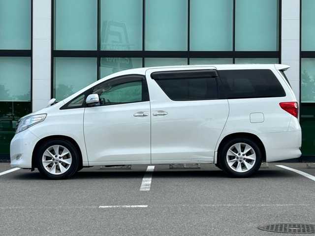 トヨタ アルファード 350G Lパッケージ 和歌山県 2011(平23)年 10.3万km ホワイトパールクリスタルシャイン 純正8インチナビ/フルセグTV/CD/DVD/バックカメラ/ビルトインETC/前後ドライブレコーダー/純正フリップダウンモニター/サンルーフ/両側パワースライドドア/電動リアゲート/クルーズコントロール/クリアランスソナー/革本木目ステアリング/ステアリングスイッチ/レザーシート/全席パワーシート/シートメモリー/運転席シートヒーター/オットマン/クールボックス/HIDヘッドライト/フォグランプ/オートライト/オートワイパー/電動格納ミラー/純正17インチAW/プッシュスタート/スマートキー/スペアキー/取扱説明書