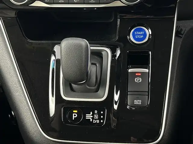 日産 セレナ e－パワー ハイウェイスター V 愛知県 2020(令2)年 5.6万km ブリリアントホワイトパール 禁煙車/純正10インチナビ/（AM/FM/フルセグ/BT/CD/DVD）/純正フリップダウンモニター/IMPULエアロ（F/S/R）/プロパイロット/両側パワースライドドア/全方位カメラ/D/N席シートヒーター/18インチWORKSアルミホイール/側方支援/後側方支援/エマージェンシーブレーキ/速度標識表示/道路標識表示/駐車支援/ふらつき警報/LEDヘッドライト/ステアリングヒーター/ビルトインETC/純正フロアマット/プッシュスタート/スマートキー