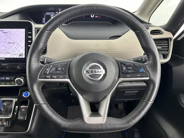 日産 セレナ e－パワー ハイウェイスター V 愛知県 2020(令2)年 5.6万km ブリリアントホワイトパール 禁煙車/純正10インチナビ/（AM/FM/フルセグ/BT/CD/DVD）/純正フリップダウンモニター/IMPULエアロ（F/S/R）/プロパイロット/両側パワースライドドア/全方位カメラ/D/N席シートヒーター/18インチWORKSアルミホイール/側方支援/後側方支援/エマージェンシーブレーキ/速度標識表示/道路標識表示/駐車支援/ふらつき警報/LEDヘッドライト/ステアリングヒーター/ビルトインETC/純正フロアマット/プッシュスタート/スマートキー