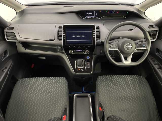 日産 セレナ e－パワー ハイウェイスター V 鹿児島県 2020(令2)年 6.2万km ダイヤモンドブラック 純正10インチナビ/（AM/FM/CD/DVD/Bluetooth/フルセグ）/フリップダウンモニター/プロパイロット/アラウンドビューモニター/両側パワースライドドア/ナビ連動ドライブレコーダー/ブラインドスポットモニター/ETC2.0/オートホールド/電子パーキング/パーキングアシスト/純正シートカバー/スマートキー/LEDヘッドライト