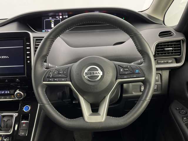 日産 セレナ e－パワー ハイウェイスター V 鹿児島県 2020(令2)年 6.2万km ダイヤモンドブラック 純正10インチナビ/（AM/FM/CD/DVD/Bluetooth/フルセグ）/フリップダウンモニター/プロパイロット/アラウンドビューモニター/両側パワースライドドア/ナビ連動ドライブレコーダー/ブラインドスポットモニター/ETC2.0/オートホールド/電子パーキング/パーキングアシスト/純正シートカバー/スマートキー/LEDヘッドライト