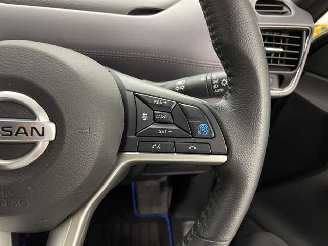 日産 セレナ e－パワー ハイウェイスター V 鹿児島県 2020(令2)年 6.2万km ダイヤモンドブラック 純正10インチナビ/（AM/FM/CD/DVD/Bluetooth/フルセグ）/フリップダウンモニター/プロパイロット/アラウンドビューモニター/両側パワースライドドア/ナビ連動ドライブレコーダー/ブラインドスポットモニター/ETC2.0/オートホールド/電子パーキング/パーキングアシスト/純正シートカバー/スマートキー/LEDヘッドライト