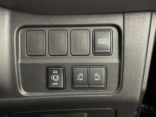 日産 セレナ e－パワー ハイウェイスター V 鹿児島県 2020(令2)年 6.2万km ダイヤモンドブラック 純正10インチナビ/（AM/FM/CD/DVD/Bluetooth/フルセグ）/フリップダウンモニター/プロパイロット/アラウンドビューモニター/両側パワースライドドア/ナビ連動ドライブレコーダー/ブラインドスポットモニター/ETC2.0/オートホールド/電子パーキング/パーキングアシスト/純正シートカバー/スマートキー/LEDヘッドライト