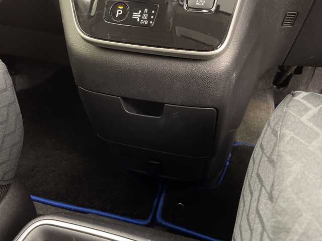 日産 セレナ e－パワー ハイウェイスター V 鹿児島県 2020(令2)年 6.2万km ダイヤモンドブラック 純正10インチナビ/（AM/FM/CD/DVD/Bluetooth/フルセグ）/フリップダウンモニター/プロパイロット/アラウンドビューモニター/両側パワースライドドア/ナビ連動ドライブレコーダー/ブラインドスポットモニター/ETC2.0/オートホールド/電子パーキング/パーキングアシスト/純正シートカバー/スマートキー/LEDヘッドライト