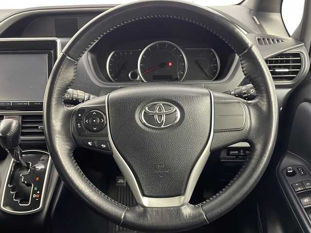 トヨタ ヴォクシー ZS 煌 新潟県 2014(平26)年 7.8万km ブラッキッシュアゲハガラスフレーク 　ワンオーナー/　フルセグテレビ/　バックカメラ/　フリップダウンモニター/　プッシュスタート/　両側パワースライドドア/　ETC/　LEDヘッドライト/　オートライト/　アイドリングストップ/　ウィンカーミラー/　ドアバイザー