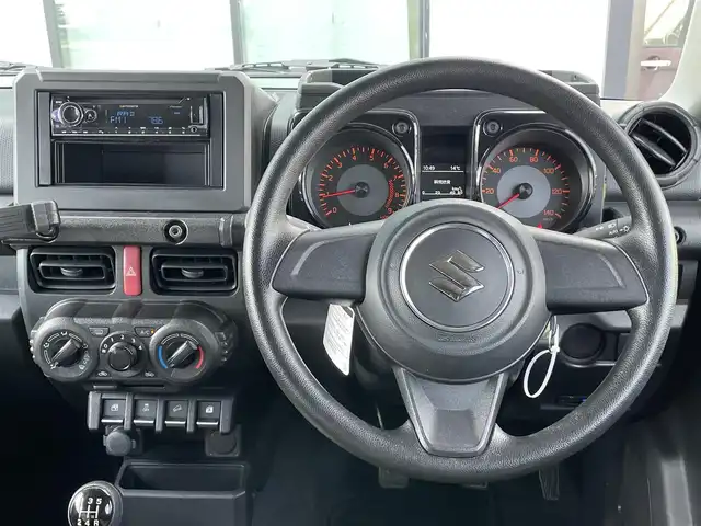 スズキ ジムニー XG 香川県 2023(令5)年 4.2万km ジャングルグリーン スズキセーフティサポート/・デュアルセンサーブレーキサポート/・車線逸脱警報機能/・ふらつき警報機能/・ハイビームアシスト/・先行車発進お知らせ機能/ワンオーナー　/禁煙車　/カーオーディオ【DEH-5600】/(Bluetooth/CD/AUX)/MT車/４WD/純正16インチアルミホイール/ロッドホルダー/リアアンダーミラー/リフトアップ/ヒルホールドコントロール/ETC/オートライト/ACエアコン/光軸調整/リモコンキー