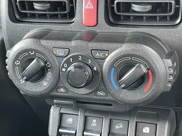 スズキ ジムニー XG 香川県 2023(令5)年 4.2万km ジャングルグリーン スズキセーフティサポート/・デュアルセンサーブレーキサポート/・車線逸脱警報機能/・ふらつき警報機能/・ハイビームアシスト/・先行車発進お知らせ機能/ワンオーナー　/禁煙車　/カーオーディオ【DEH-5600】/(Bluetooth/CD/AUX)/MT車/４WD/純正16インチアルミホイール/ロッドホルダー/リアアンダーミラー/リフトアップ/ヒルホールドコントロール/ETC/オートライト/ACエアコン/光軸調整/リモコンキー