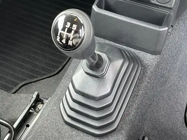 スズキ ジムニー XG 香川県 2023(令5)年 4.2万km ジャングルグリーン スズキセーフティサポート/・デュアルセンサーブレーキサポート/・車線逸脱警報機能/・ふらつき警報機能/・ハイビームアシスト/・先行車発進お知らせ機能/ワンオーナー　/禁煙車　/カーオーディオ【DEH-5600】/(Bluetooth/CD/AUX)/MT車/４WD/純正16インチアルミホイール/ロッドホルダー/リアアンダーミラー/リフトアップ/ヒルホールドコントロール/ETC/オートライト/ACエアコン/光軸調整/リモコンキー