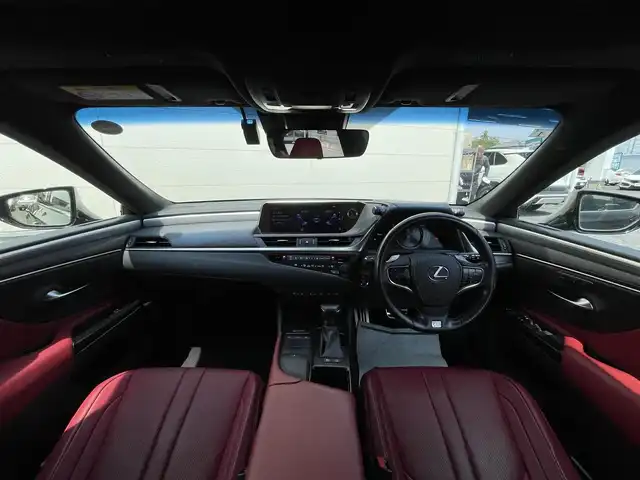 レクサス ＥＳ 300h Fスポーツ 茨城県 2019(平31)年 6.9万km グラファイトブラックガラスフレーク ・ワンオーナー/・純正ナビ（AM/FM/CD/DVD/TV/BT）/・フルセグテレビ/・バックカメラ/・前方ドライブレコーダー/・ETC2.0/・ハンドルヒーター/・シートヒーター/クーラー（D/N席）/・パワーシート（D/N席）/・パワーバックドア/・サンルーフ/・ステアリングスイッチ/・オートライト/・オートワイパー/・横滑り防止装置/・コーナーセンサー/・レーンアシスト/・ブラインドスポットモニター/・クルーズコントロール/・電格ミラー/・空気圧センサー/・三眼LEDヘッドライト/・保証書/・取扱説明書/・カードキーあり