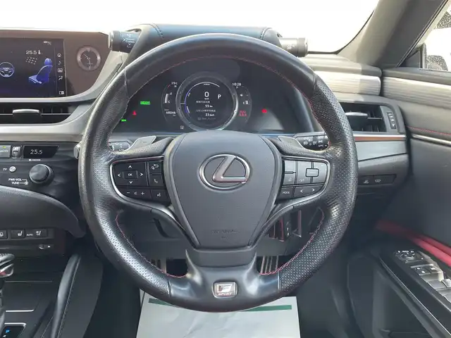 レクサス ＥＳ 300h Fスポーツ 茨城県 2019(平31)年 6.9万km グラファイトブラックガラスフレーク ・ワンオーナー/・純正ナビ（AM/FM/CD/DVD/TV/BT）/・フルセグテレビ/・バックカメラ/・前方ドライブレコーダー/・ETC2.0/・ハンドルヒーター/・シートヒーター/クーラー（D/N席）/・パワーシート（D/N席）/・パワーバックドア/・サンルーフ/・ステアリングスイッチ/・オートライト/・オートワイパー/・横滑り防止装置/・コーナーセンサー/・レーンアシスト/・ブラインドスポットモニター/・クルーズコントロール/・電格ミラー/・空気圧センサー/・三眼LEDヘッドライト/・保証書/・取扱説明書/・カードキーあり