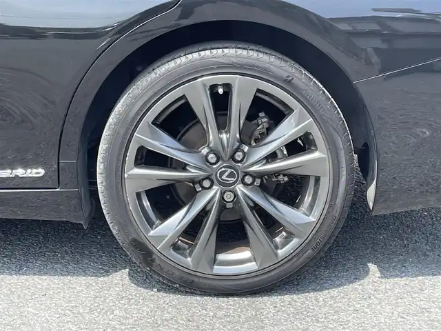 レクサス ＥＳ 300h Fスポーツ 茨城県 2019(平31)年 6.9万km グラファイトブラックガラスフレーク ・ワンオーナー/・純正ナビ（AM/FM/CD/DVD/TV/BT）/・フルセグテレビ/・バックカメラ/・前方ドライブレコーダー/・ETC2.0/・ハンドルヒーター/・シートヒーター/クーラー（D/N席）/・パワーシート（D/N席）/・パワーバックドア/・サンルーフ/・ステアリングスイッチ/・オートライト/・オートワイパー/・横滑り防止装置/・コーナーセンサー/・レーンアシスト/・ブラインドスポットモニター/・クルーズコントロール/・電格ミラー/・空気圧センサー/・三眼LEDヘッドライト/・保証書/・取扱説明書/・カードキーあり