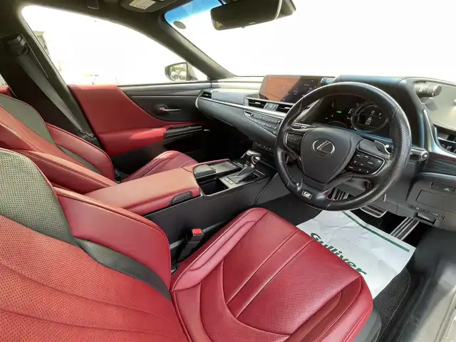レクサス ＥＳ 300h Fスポーツ 茨城県 2019(平31)年 6.9万km グラファイトブラックガラスフレーク ・ワンオーナー/・純正ナビ（AM/FM/CD/DVD/TV/BT）/・フルセグテレビ/・バックカメラ/・前方ドライブレコーダー/・ETC2.0/・ハンドルヒーター/・シートヒーター/クーラー（D/N席）/・パワーシート（D/N席）/・パワーバックドア/・サンルーフ/・ステアリングスイッチ/・オートライト/・オートワイパー/・横滑り防止装置/・コーナーセンサー/・レーンアシスト/・ブラインドスポットモニター/・クルーズコントロール/・電格ミラー/・空気圧センサー/・三眼LEDヘッドライト/・保証書/・取扱説明書/・カードキーあり