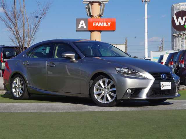 レクサス ＩＳ 300h バージョンL 千葉県 2013(平25)年 5.5万km ソニックチタニウム ホワイトレザーシート/前席パワーシート/エアシート/シートヒーター/純正SDナビ/地デジTV/【DVD/CD再生可　Bluetooth接続】/バックカメラ/ドライブレコーダー（前後撮影）/ETC/LEDヘッドライト/フォグライト/ウインカーミラー/革巻きステアリング/パドルシフト/ステアリングスイッチ/純正17インチアルミホイル/サイド/カーテンエアバッグ/スマートキー