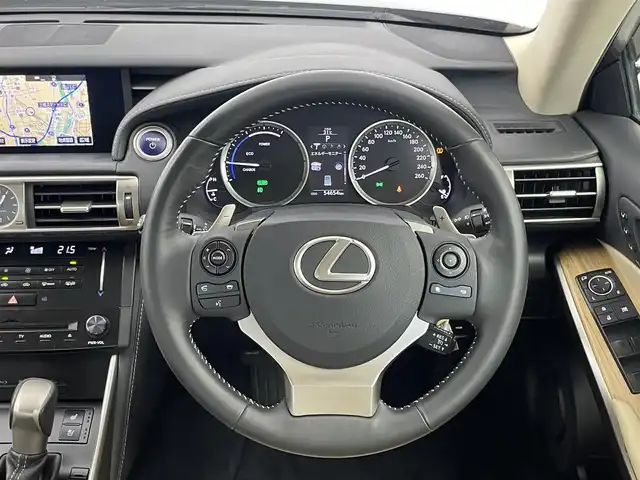 レクサス ＩＳ 300h バージョンL 埼玉県 2013(平25)年 5.5万km ソニックチタニウム レザーシート/前席パワーシート/エアシート/シートヒーター/純正SDナビ/地デジTV/【DVD/CD再生可　Bluetooth接続】/バックカメラ/ドライブレコーダー（前後撮影）/ETC/LEDヘッドライト/フォグライト/ウインカーミラー/革巻きステアリング/パドルシフト/ステアリングスイッチ/純正17インチアルミホイル/サイド/カーテンエアバッグ/スマートキー