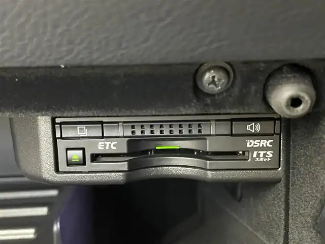 レクサス ＩＳ 300h バージョンL 埼玉県 2013(平25)年 5.5万km ソニックチタニウム レザーシート/前席パワーシート/エアシート/シートヒーター/純正SDナビ/地デジTV/【DVD/CD再生可　Bluetooth接続】/バックカメラ/ドライブレコーダー（前後撮影）/ETC/LEDヘッドライト/フォグライト/ウインカーミラー/革巻きステアリング/パドルシフト/ステアリングスイッチ/純正17インチアルミホイル/サイド/カーテンエアバッグ/スマートキー