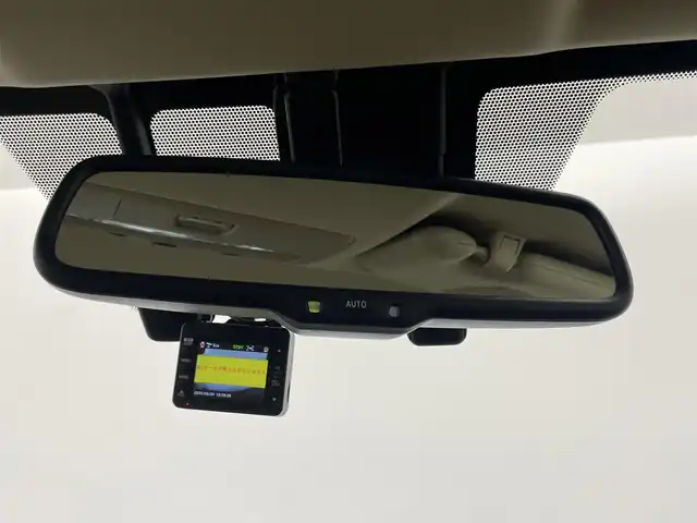 レクサス ＩＳ 300h バージョンL 埼玉県 2013(平25)年 5.5万km ソニックチタニウム レザーシート/前席パワーシート/エアシート/シートヒーター/純正SDナビ/地デジTV/【DVD/CD再生可　Bluetooth接続】/バックカメラ/ドライブレコーダー（前後撮影）/ETC/LEDヘッドライト/フォグライト/ウインカーミラー/革巻きステアリング/パドルシフト/ステアリングスイッチ/純正17インチアルミホイル/サイド/カーテンエアバッグ/スマートキー