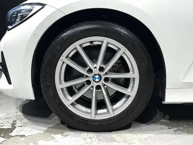 ＢＭＷ ３２０ｄ xDrive 道央・札幌 2019(令1)年 1.4万km 白 コンフォートpkg/　・オートマチック・トランク・リッド・オペレーション/　・ストレージpkg/　・HiFiスピーカー・システム/プラスpkg/　・ハイグロス・ブラック・インテリア・トリム／パール・クローム・ハイライト/　・アンビエント・ライト/　・LEDフォグ・ランプ（フロント）/ドライビング・アシスト・プロフェッショナル/　・ACC/　・レーン・ディパーチャー・ウォーニング/　・レーン・チェンジ・ウォーニング/　・エマージェンシーストップアシスト/パワーシート（D/N）/シートヒーター（D/N）/アダプティブLEDヘッドライト/ワイヤレスチャージング/BMWライブ・コックピット/レインセンサー/ハイビームアシスト/パーキングアシスト/オートライト/ETC