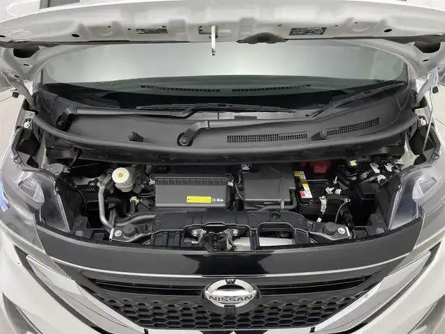 日産 ルークス ハイウェイスター X 千葉県 2020(令2)年 2.6万km ホワイトパール 禁煙車/エマージェンシーブレーキ/快適パックA/・プラズマクラスター付きリヤシーリングファン/・パーソナルテーブル/・カップホルダー/・USBソケット(助手席シート裏)/・ロールサンシェード/・撥水加工シート/社外７インチナビ/・Bluetooth.フルセグTV.CD.SD/アラウンドビューモニター/ステアリングスイッチ/LEDヘッドライト/フォグランプ/純正１４インチアルミ/プッシュスタート/スマートキー/スペアキー