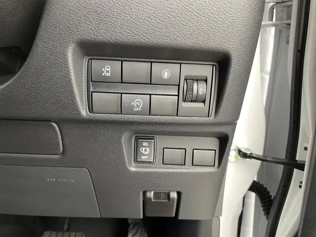 日産 ルークス ハイウェイスター X 千葉県 2020(令2)年 2.6万km ホワイトパール 禁煙車/エマージェンシーブレーキ/快適パックA/・プラズマクラスター付きリヤシーリングファン/・パーソナルテーブル/・カップホルダー/・USBソケット(助手席シート裏)/・ロールサンシェード/・撥水加工シート/社外７インチナビ/・Bluetooth.フルセグTV.CD.SD/アラウンドビューモニター/ステアリングスイッチ/LEDヘッドライト/フォグランプ/純正１４インチアルミ/プッシュスタート/スマートキー/スペアキー